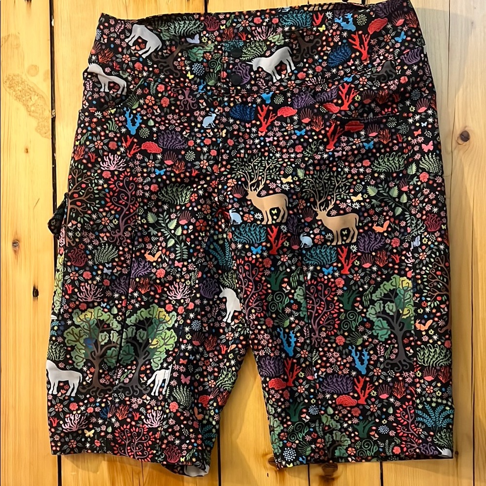 Shredly women’s 8 fantasy woodland long mountain bike baggy shorts